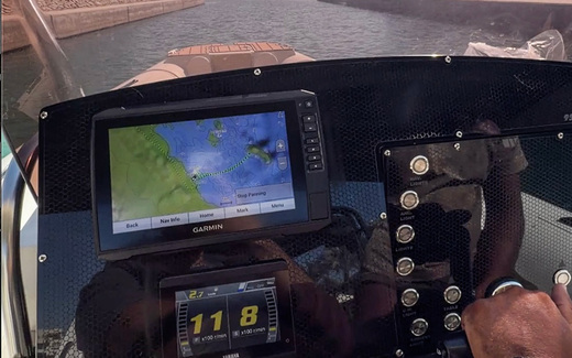 Speedboat TopLine 950 navigation