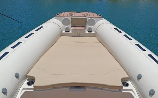 Speedboat TopLine 950 bow sun deck