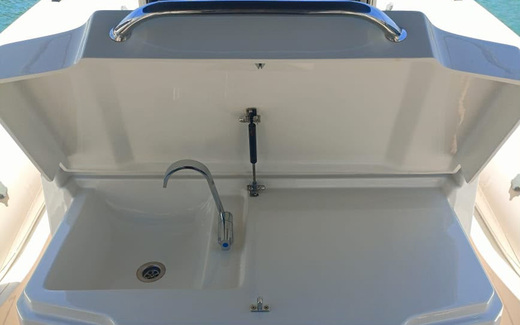 Speedboat TopLine 950 sink