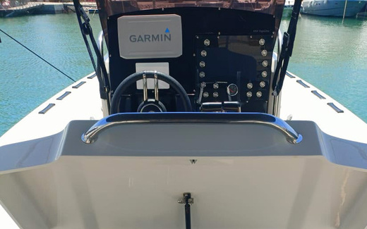 Speedboat TopLine 950 console